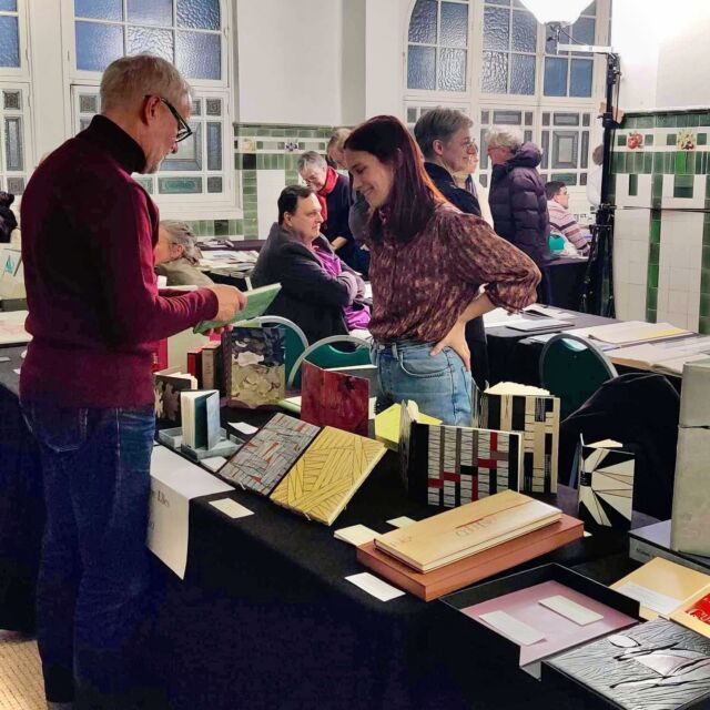 Dernier jour au @salonpages 
.
.
.
#reliure #arrisanat #livre #livredartiste #bibliophilie #art #papier