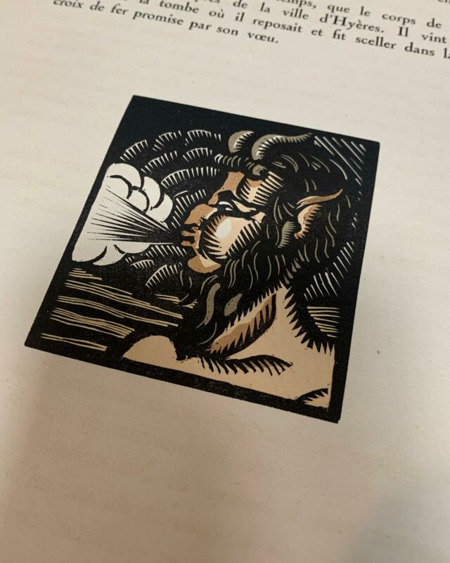 Quand on me confie un livre « réparé » au scotch ..
Stop au massacre s’il vous plaît ! 😇
. 
.
#Bookbinding #livre #reliuredart #reliure #artisanat #savoirfaire #artisanatfrancais #femmeartisane #artisan #atelierrozo